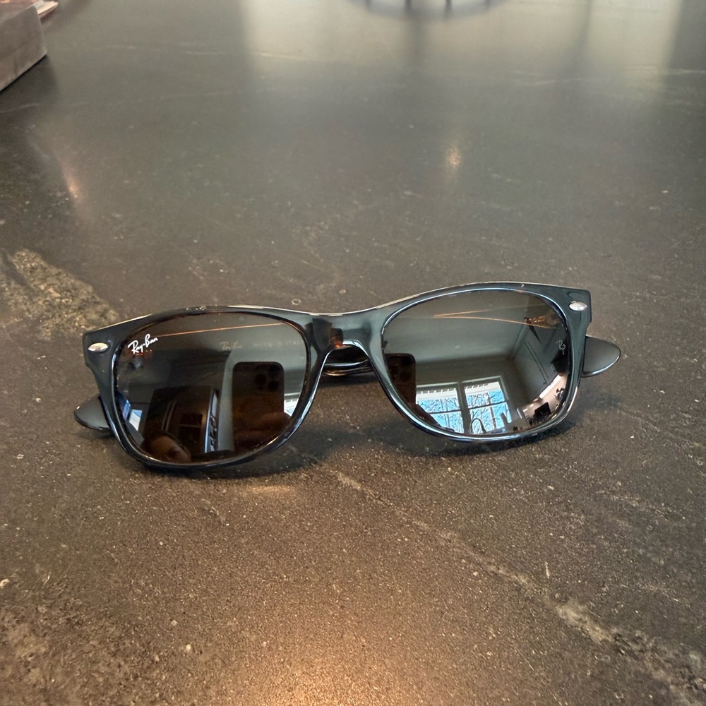 Ray-Ban Classic Tortoise Wayfarer Sunglasses - classic iconic frame - unisex